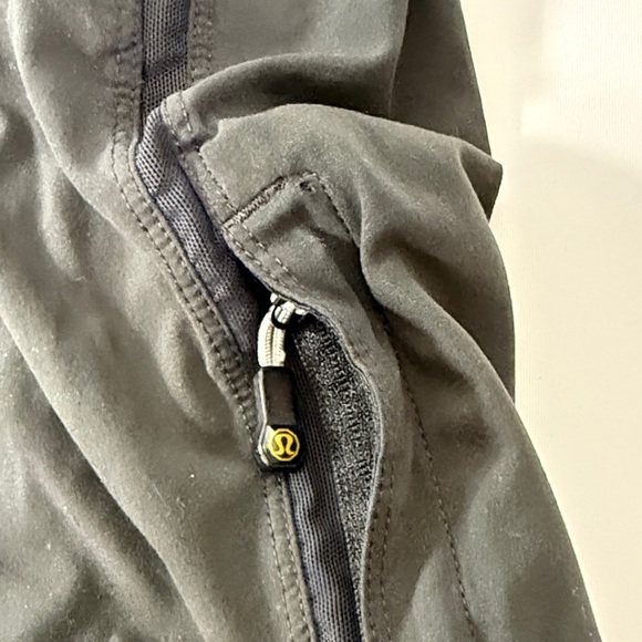 lululemon athletica Black Athletic Shorts - Picture 4 of 9